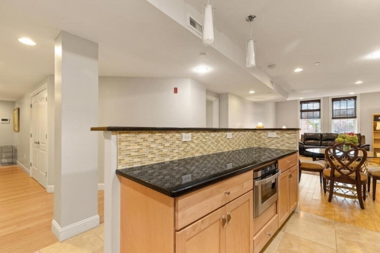 Street High 30, Medford, Massachusetts 02155, 2 Bedrooms Bedrooms, 4 Rooms Rooms,2 BathroomsBathrooms,Condo,For Sale,High,1037